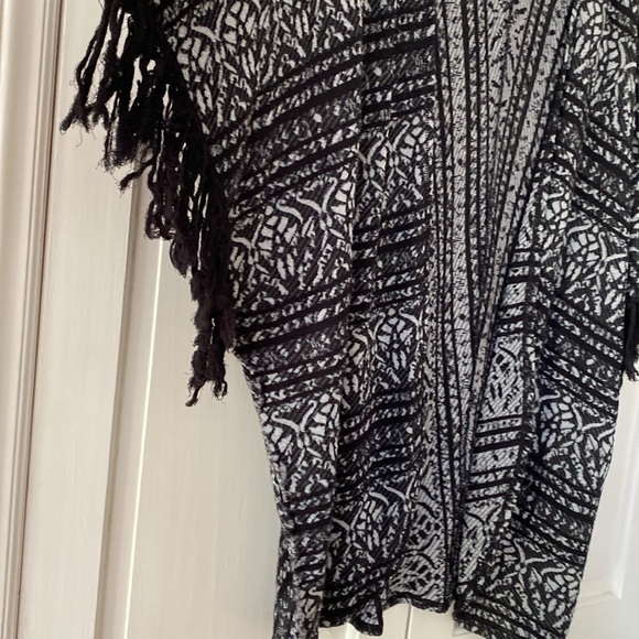 Free People Black Pattern Fringe Kimono Cardigan Size M/L‎ Rare ASO Selena Gomez - Picture 8 of 15